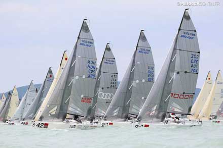 Team RODOP-ICZ startuje zleva.